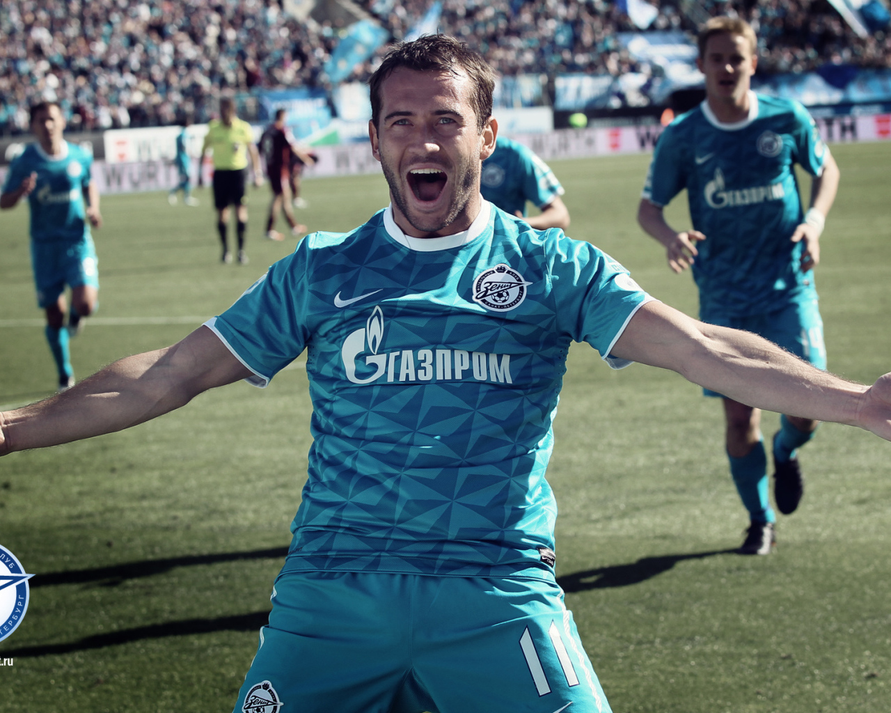 Лучший футболист Зенита Александр Кержаков забил гол