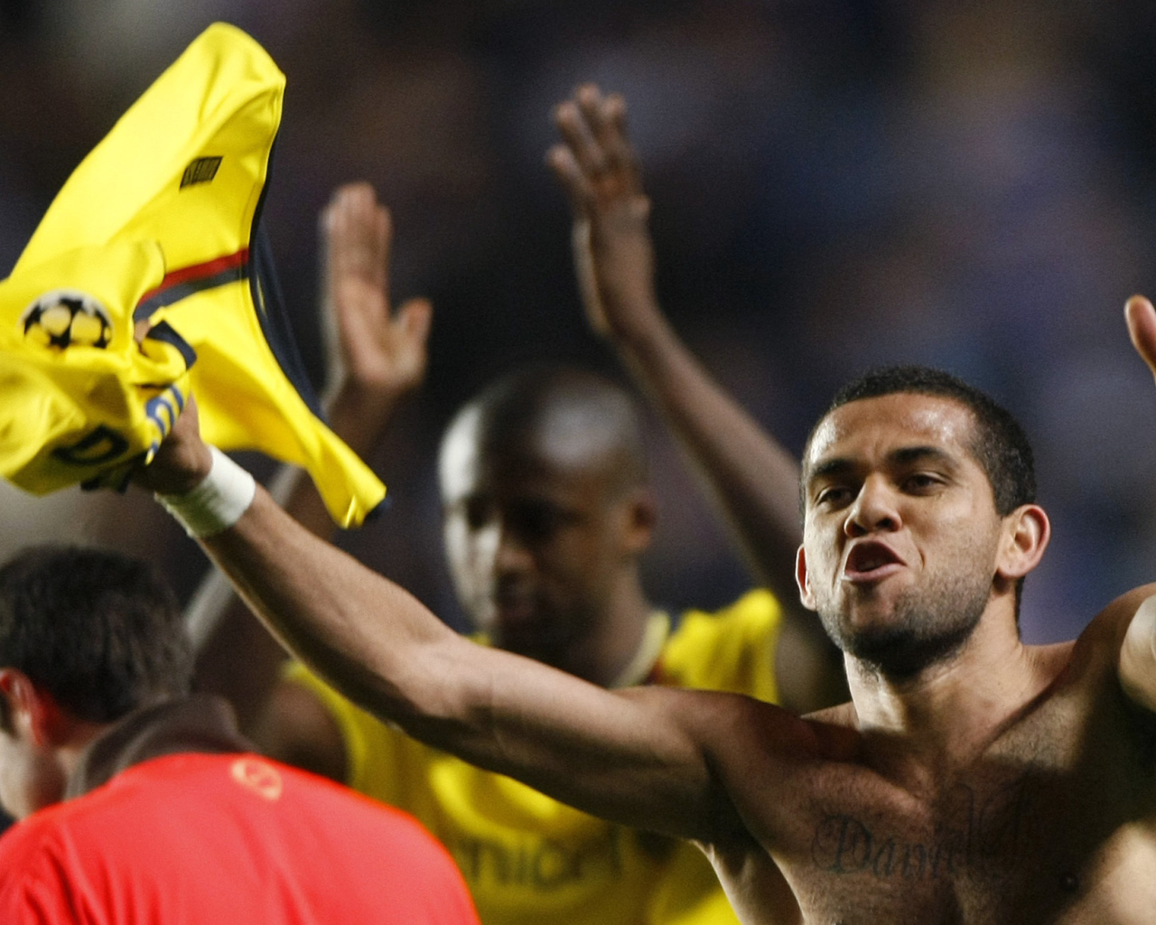 Лучший футболист Барселоны Даниэл Алвес без его футболки