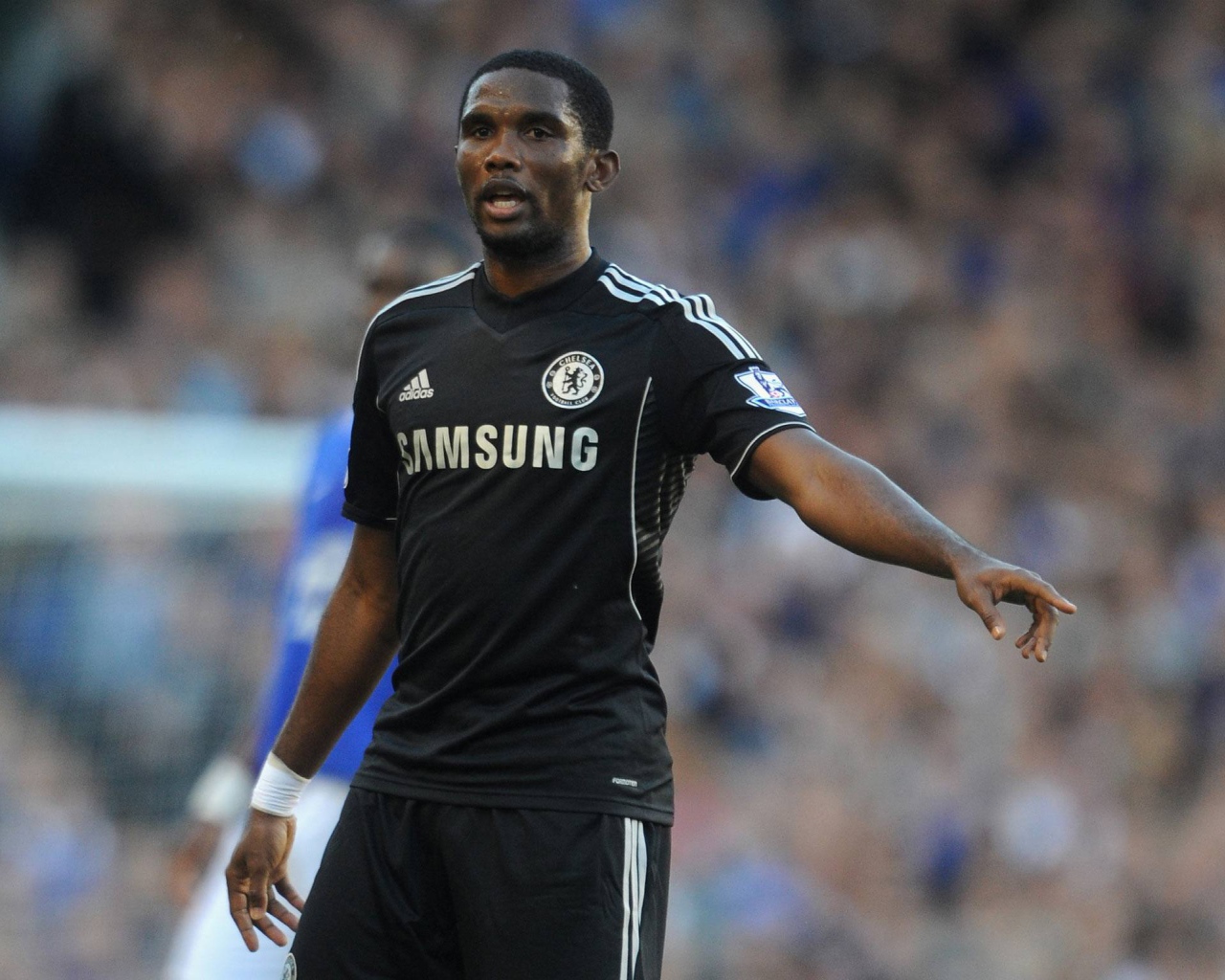 Лучший футболист Челси Самуэля Это'О в черном