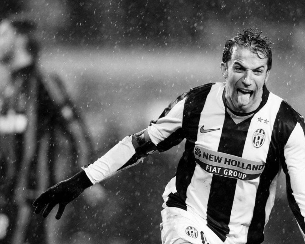 Лучший футболист Сиднея Алессандро Дель Пьеро в темных тонах