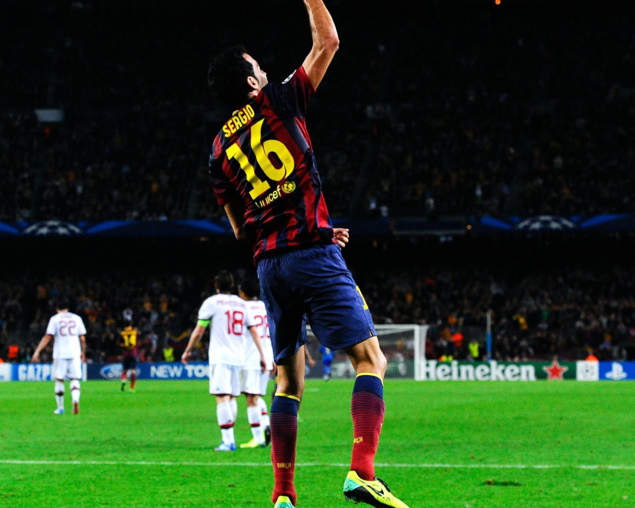 Лучший игрок Барселоны Серхио Бускетс забил гол