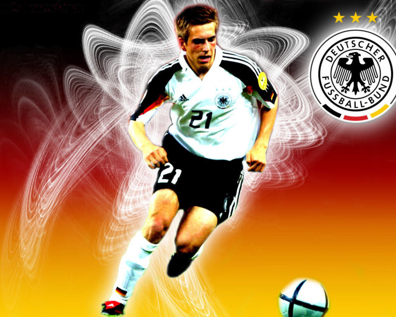 Капитан команды Бавария Филипп Лам на немецком фоне