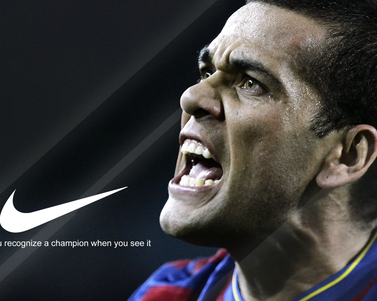 Защитник Барселоны Даниэл Алвес