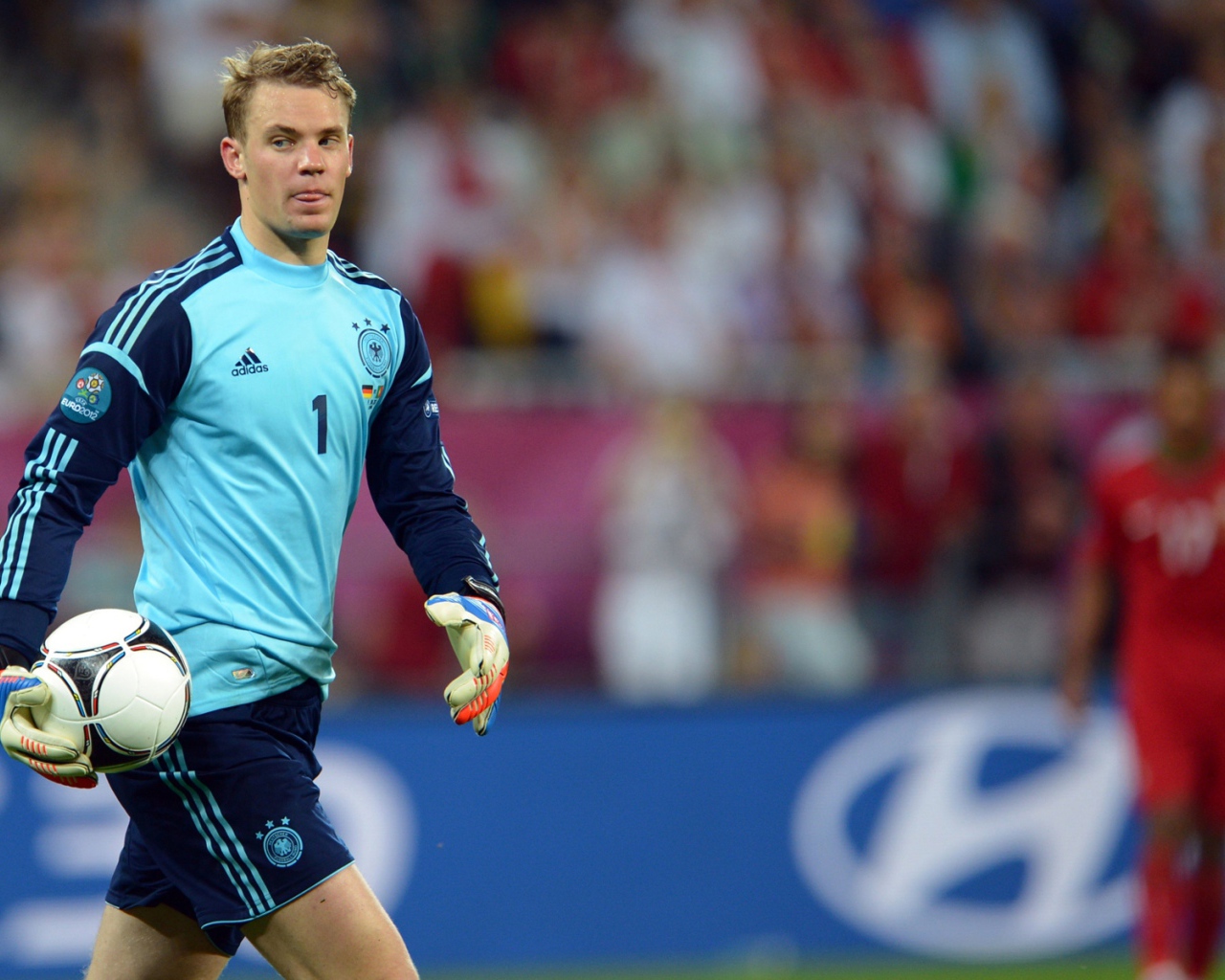  Футболист Баварии Мануэль Нойер