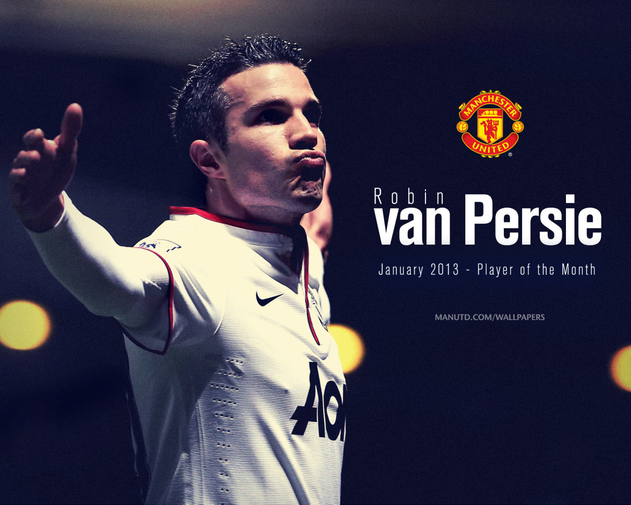 Футболист Манчестер Юнайтед Робин ван Перси на темном фоне