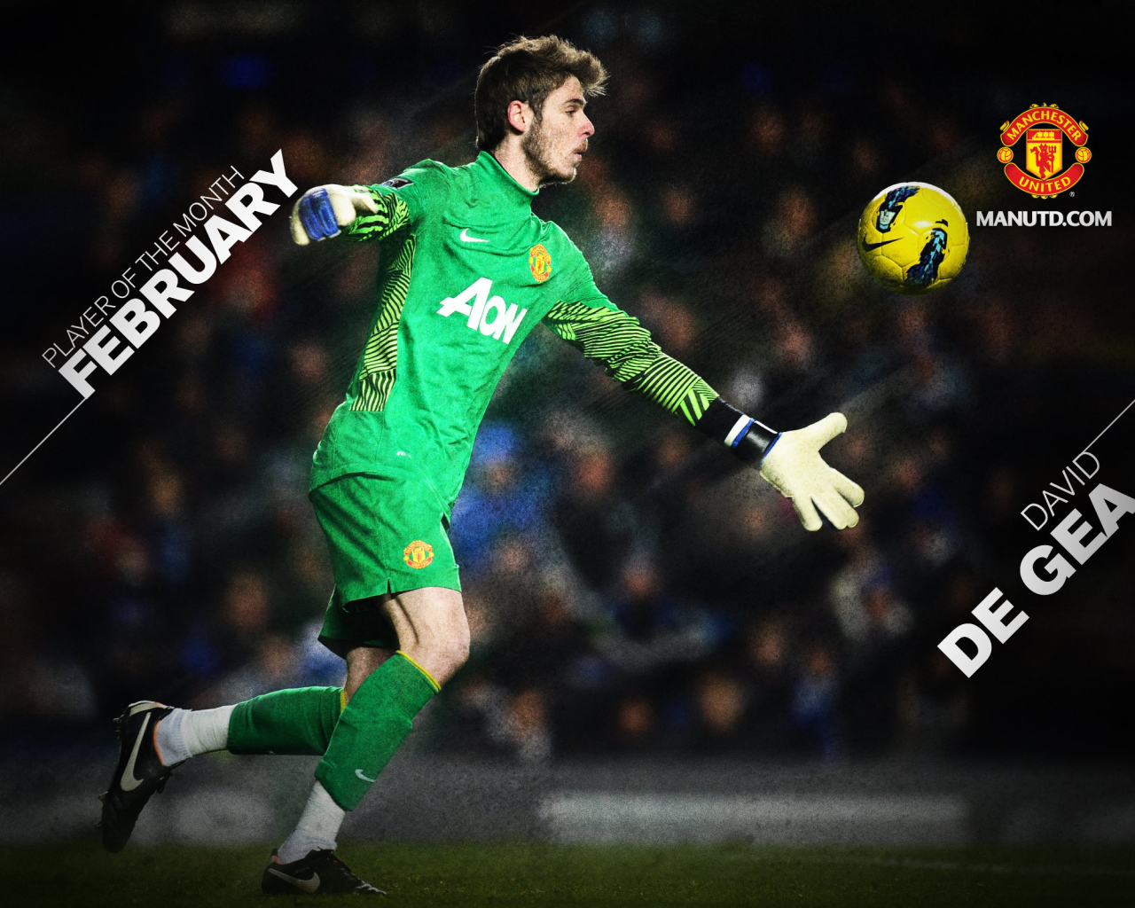 Голкипер Манчестер Юнайтед Давид де Хеа ловит мяч
