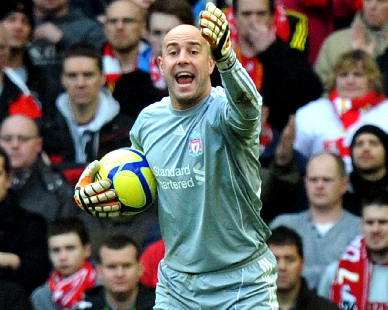 Голкипер Наполи Пепе Рейна