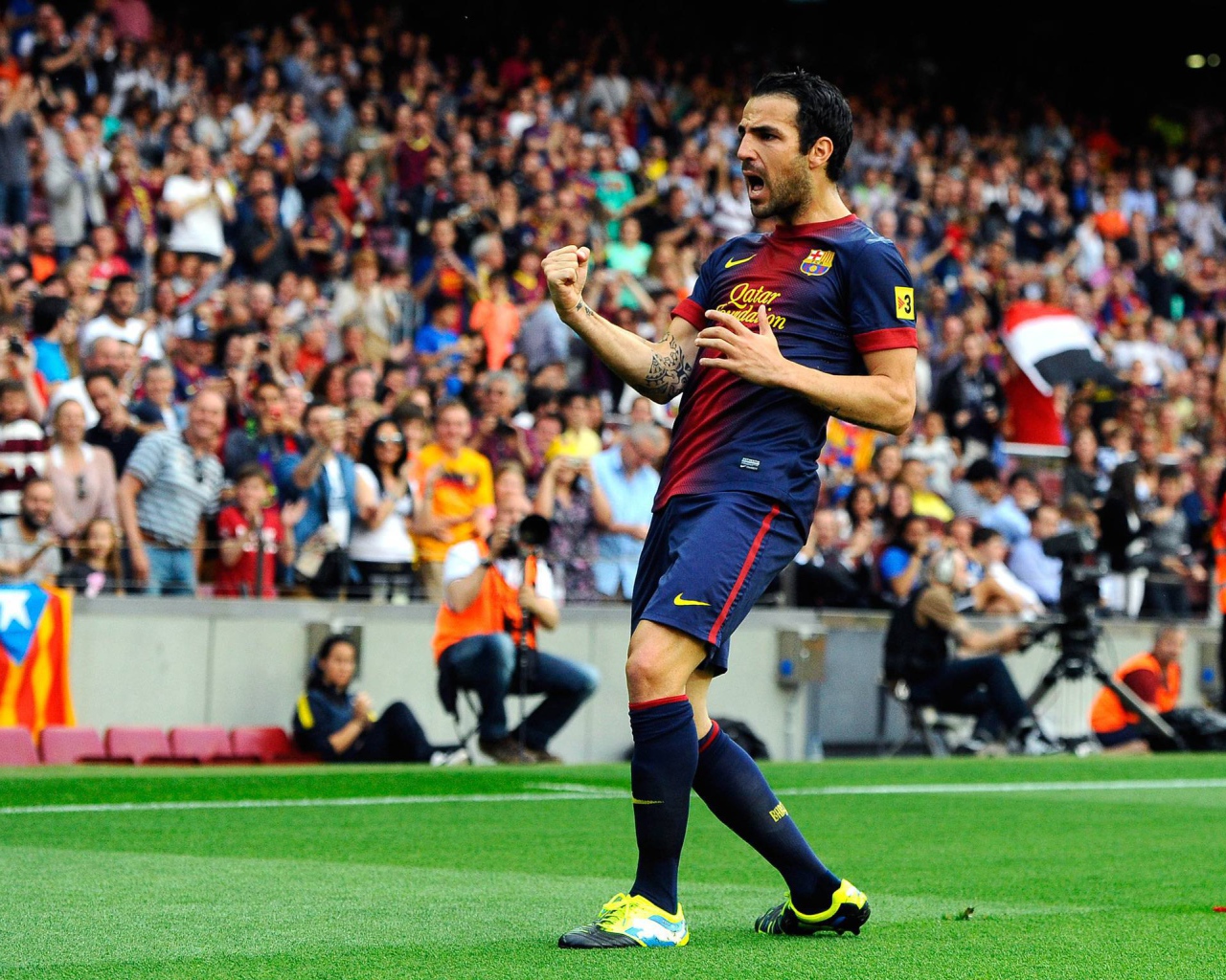 Полузащитник Барселоны Франсеск Фабрегас забил гол