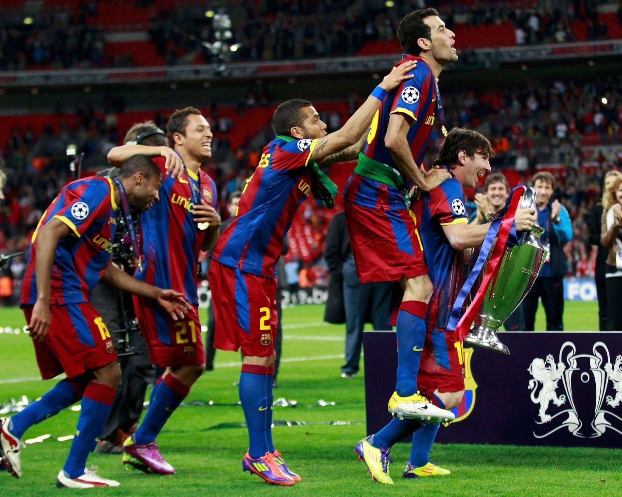 Полузащитник Барселоны Серхио Бускетс снова победител