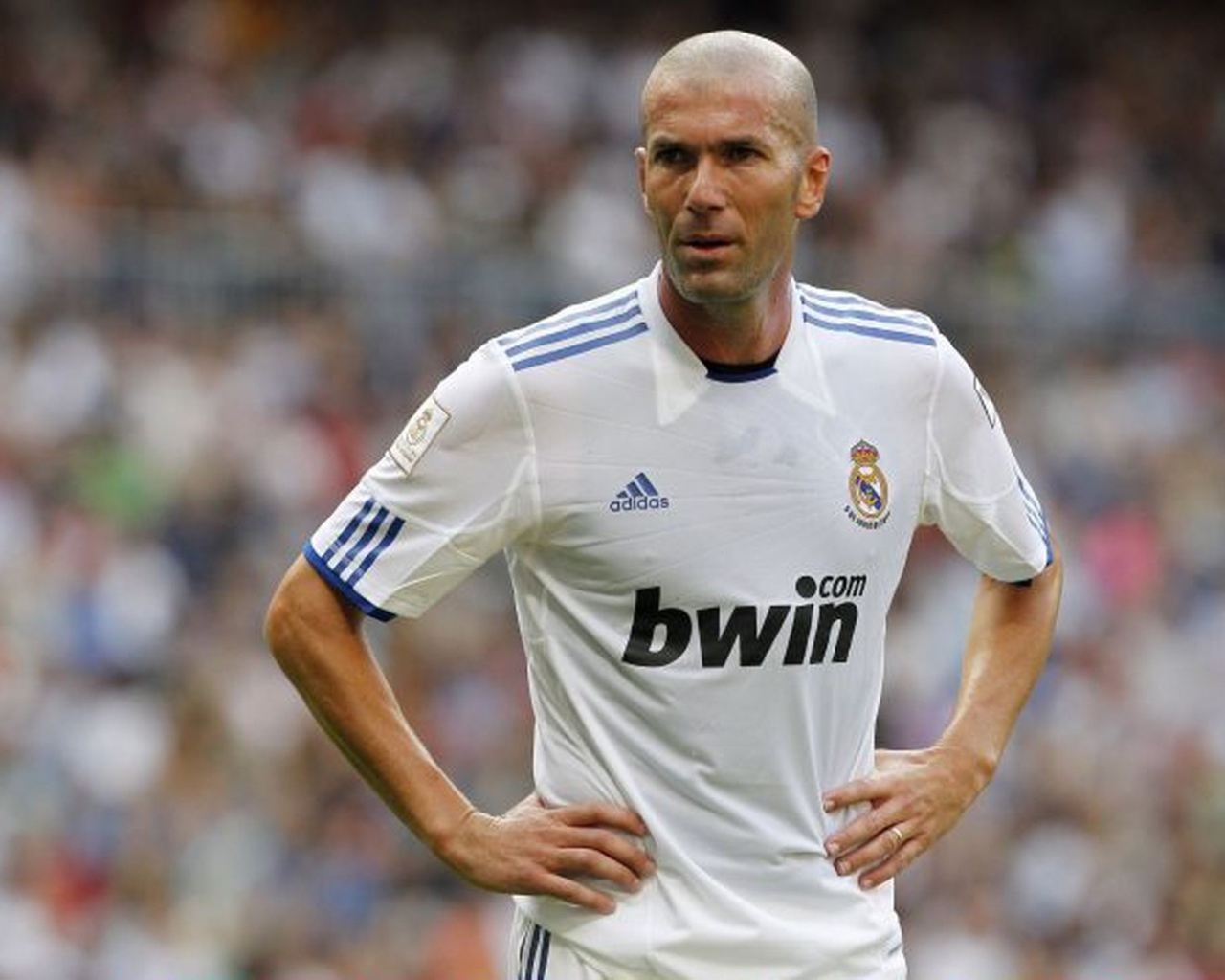 Легенда футбола Зинедин Зидан в одной из своих игр