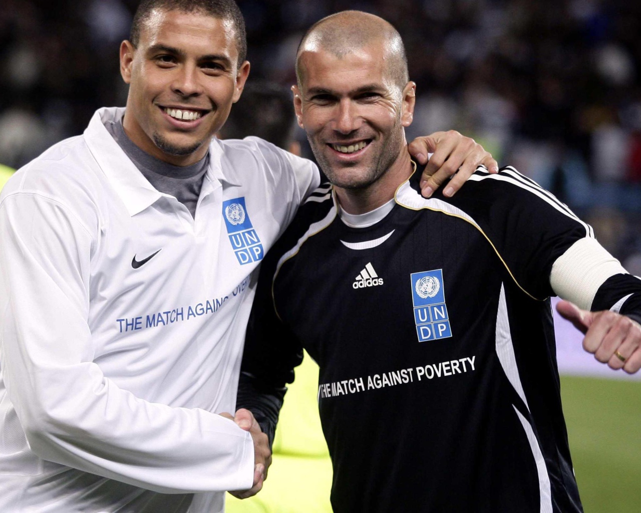  Легенда футбола Зинедин Зидан со своим другом