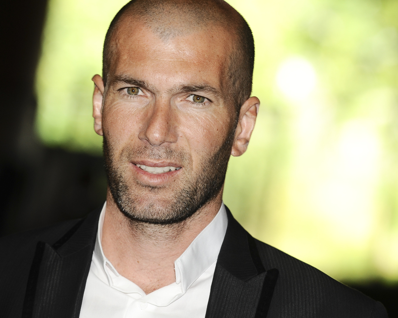 Легенда футбола Зинедин Зидан в костюме