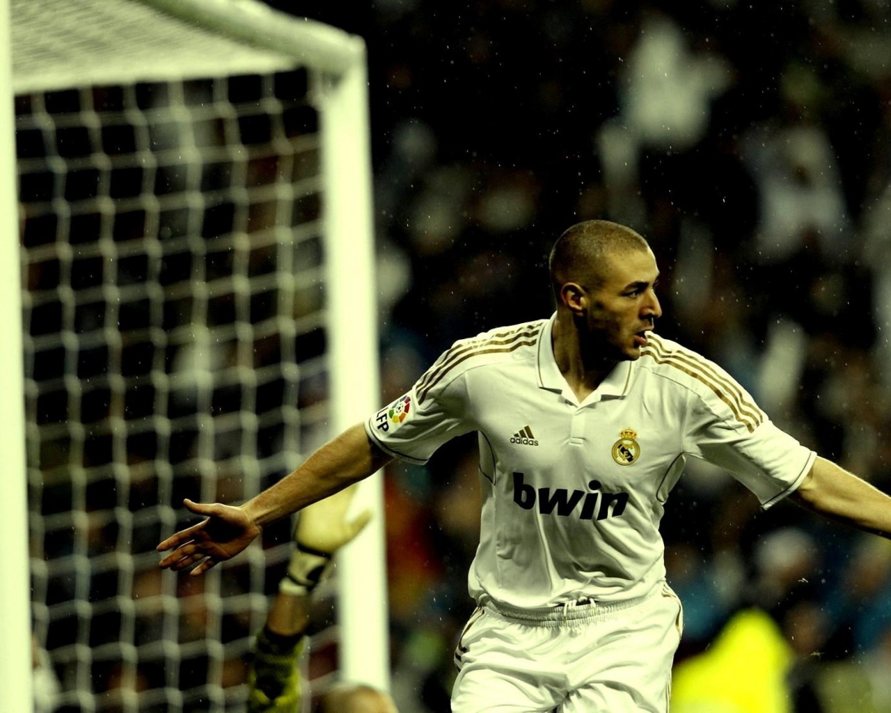 Игрок Реал Мадрида Карим Бензема забил гол