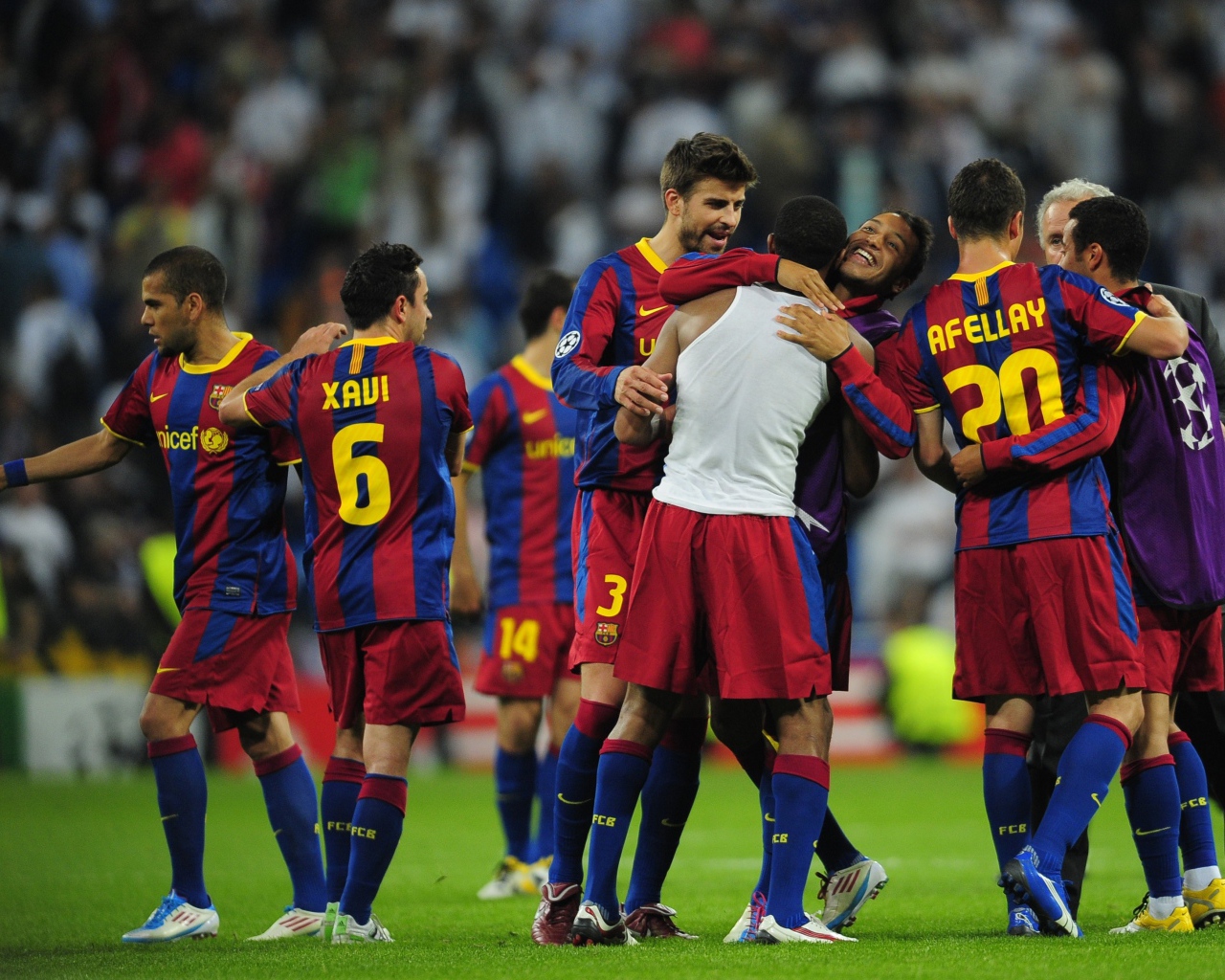 Игрок номер 2 Барселоны Даниэл Алвес и его команда