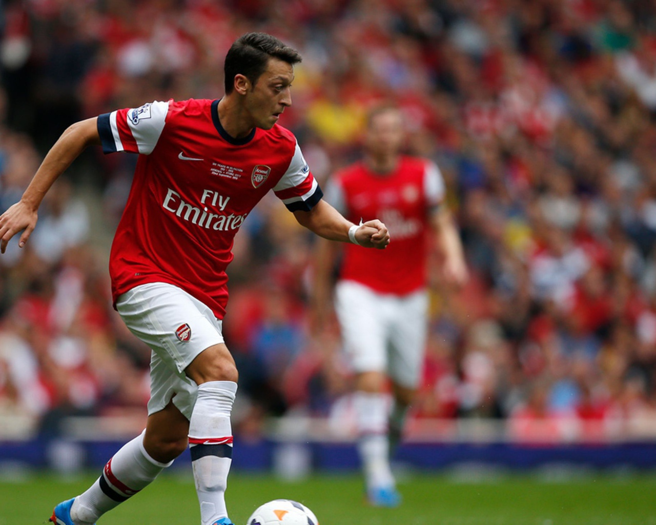 Игрок номер 8 Арсенала Месут Озил