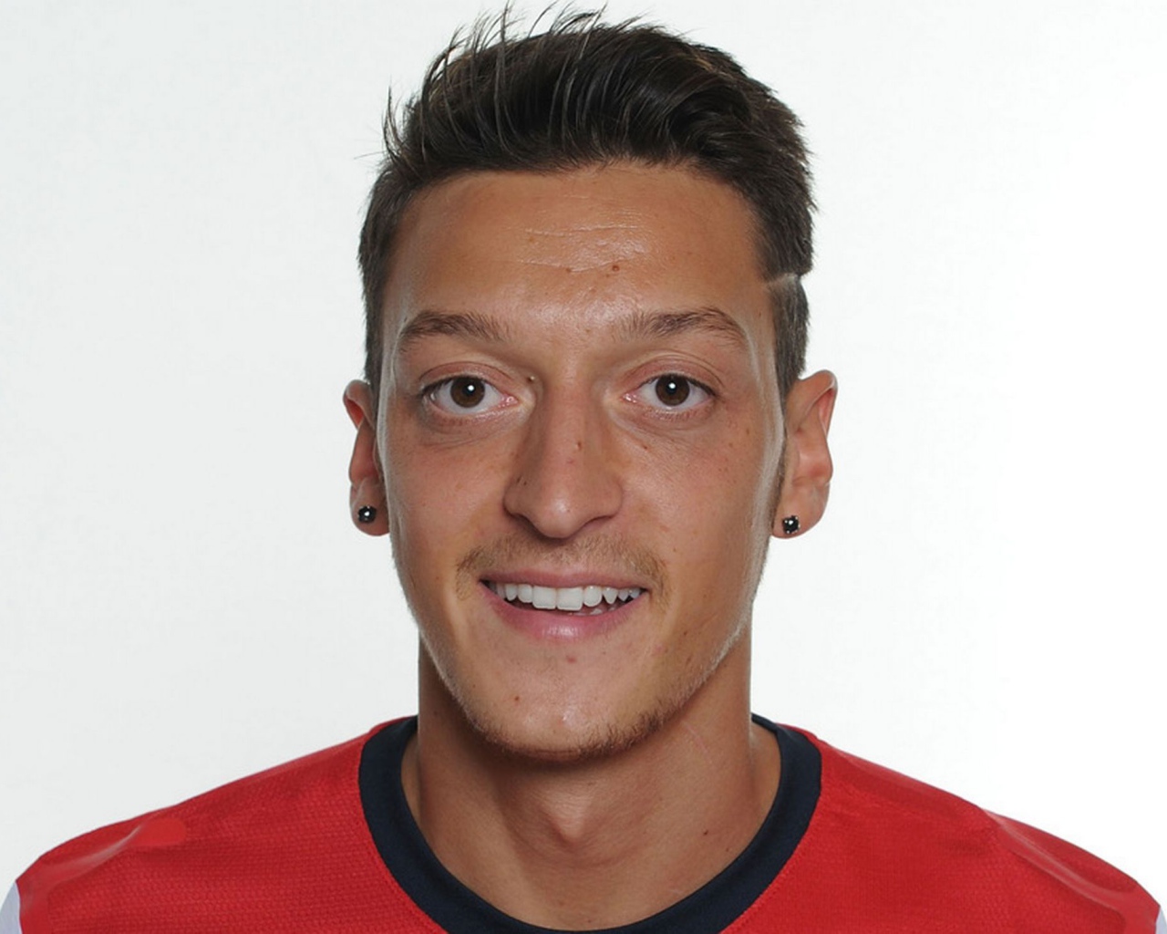 Игрок Арсенала Месут Озил крупным планом