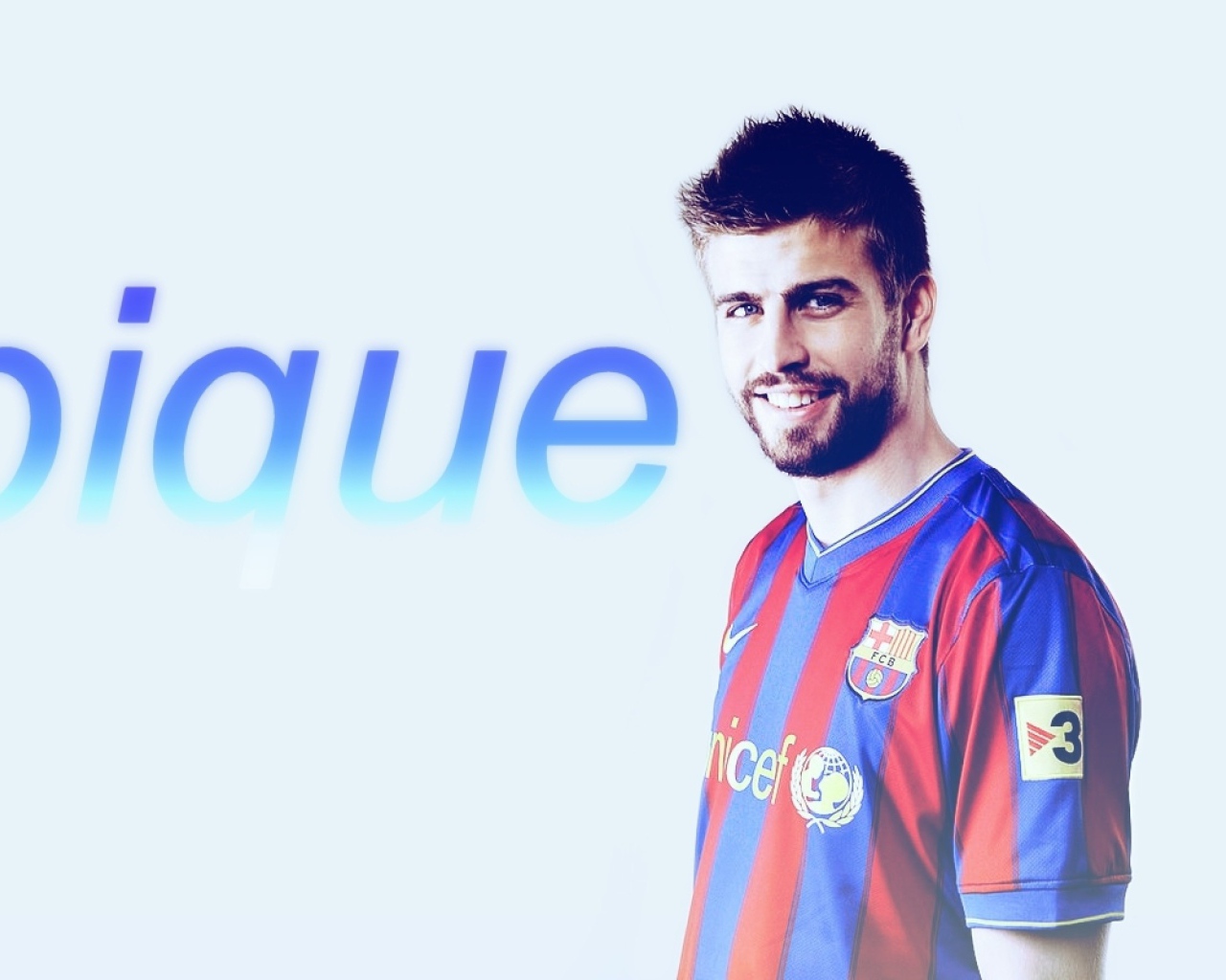 Игрок Барселоны Херард Пике на фотосессии