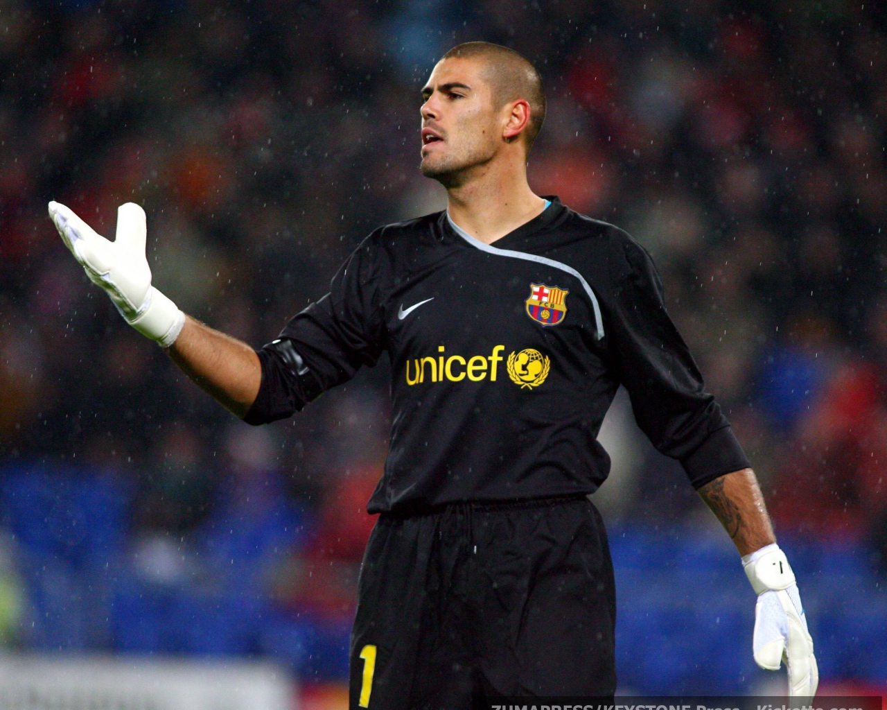 Игрок Барселоны Виктор Вальдес