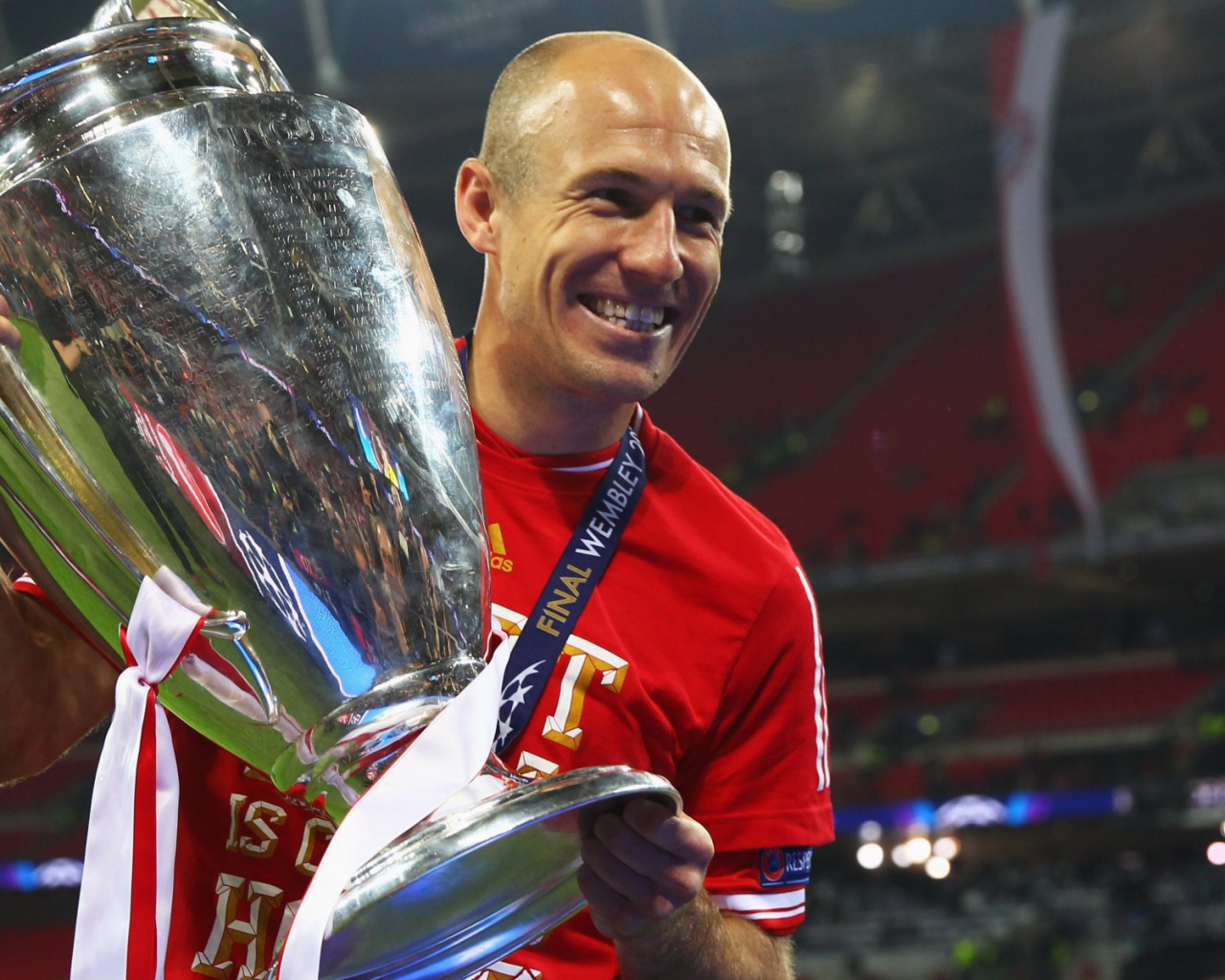 Игрок Баварии Арьен Роббен выиграл трофей