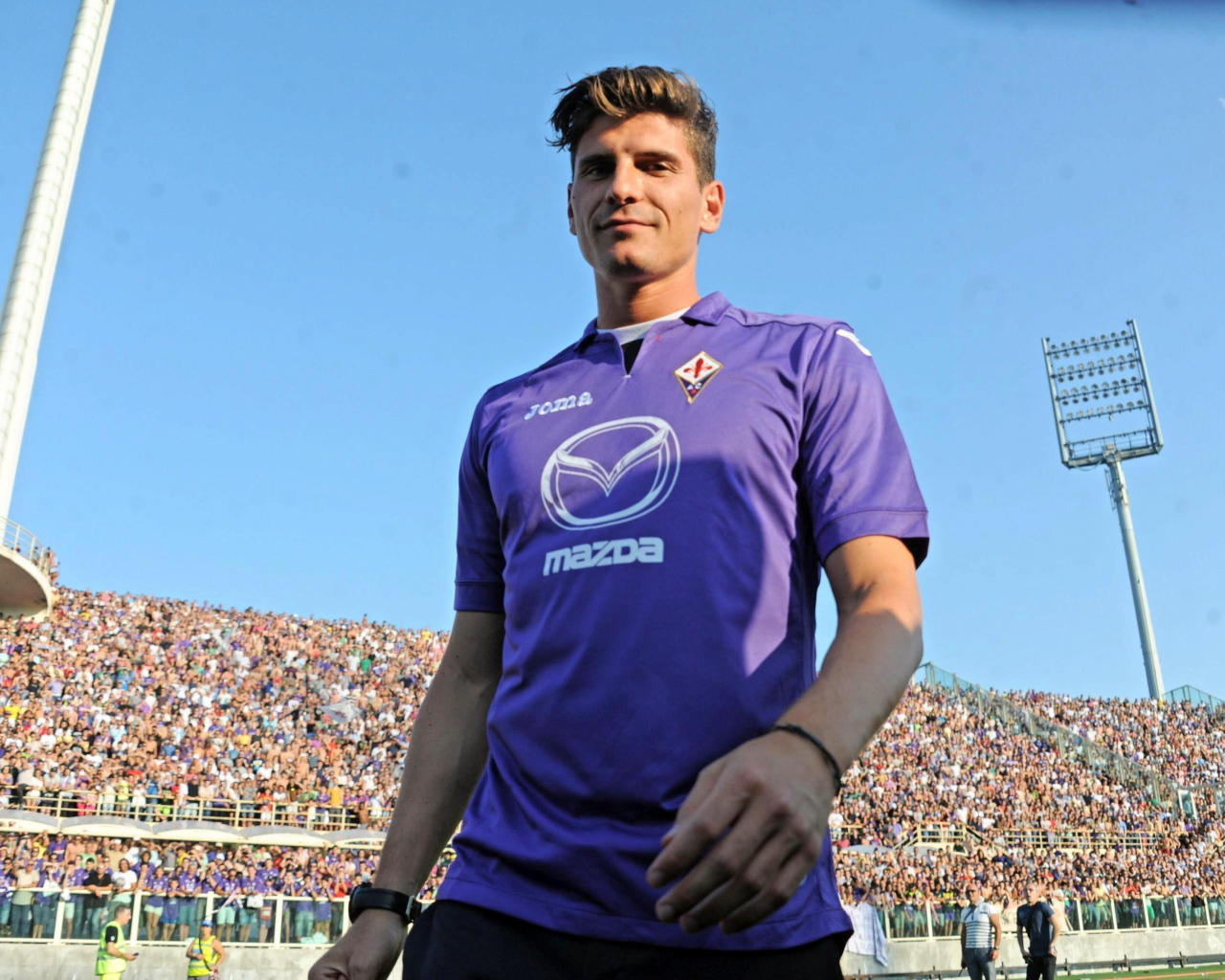 Игрок из Фиорентина Марио Гомес