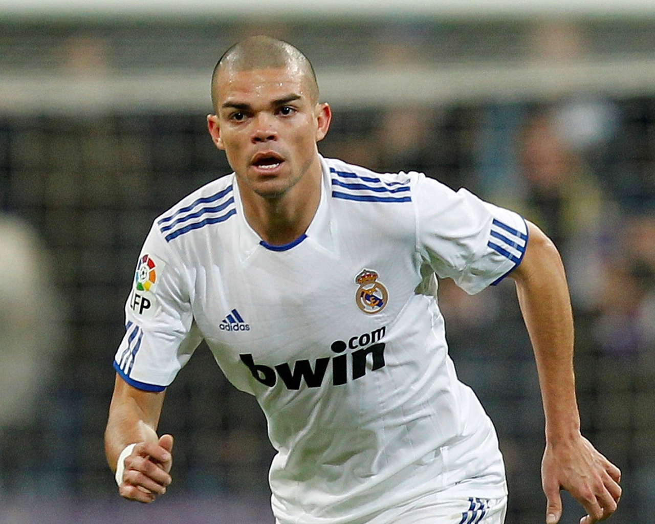 Игрок мадридского Реала Пепе на поле