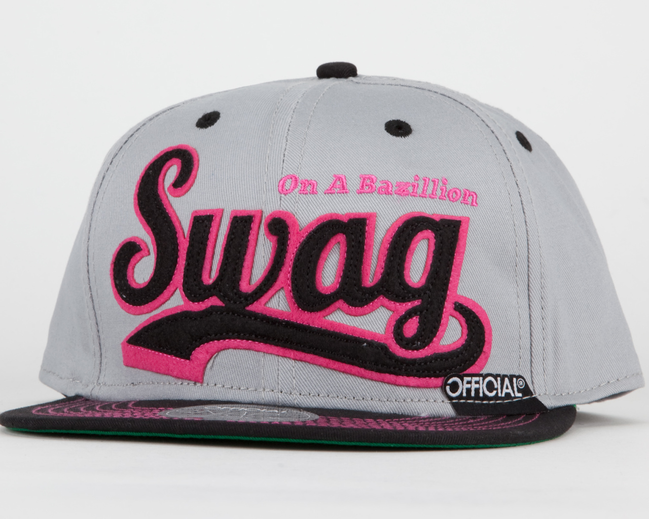 Белая кепка swag