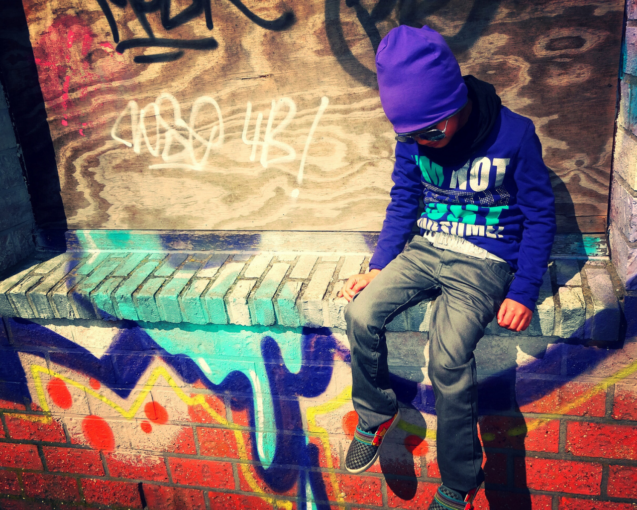 Ребёнок в стиле одежды swag