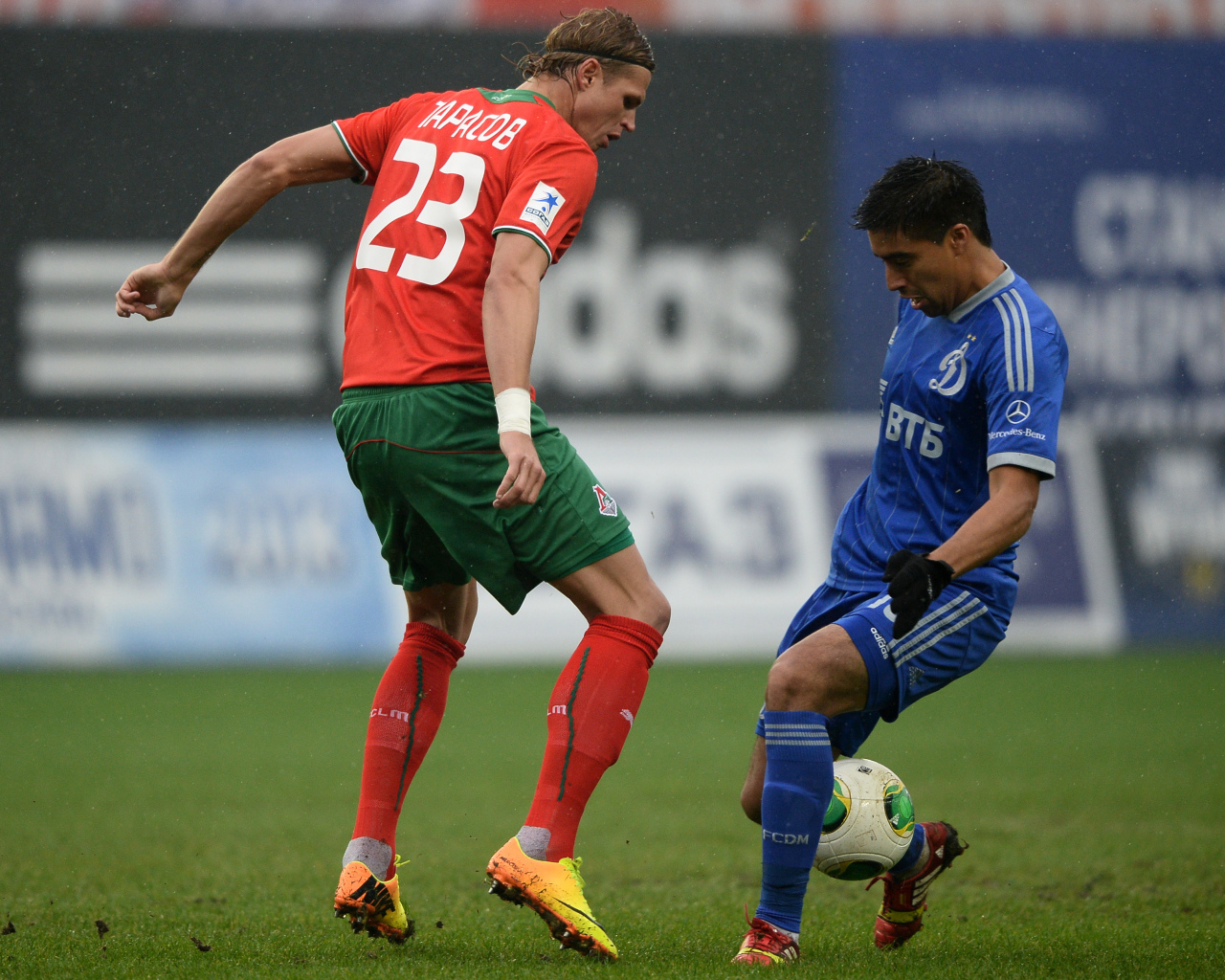 Полузащитник московского Локомотива Виталий Денисов