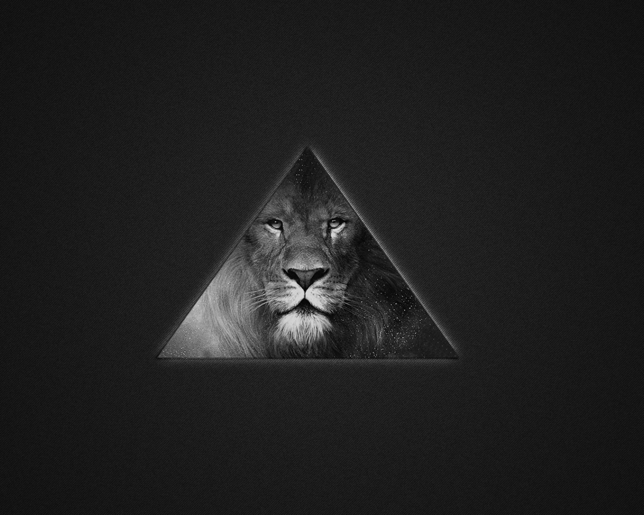 Лев в треугольнике