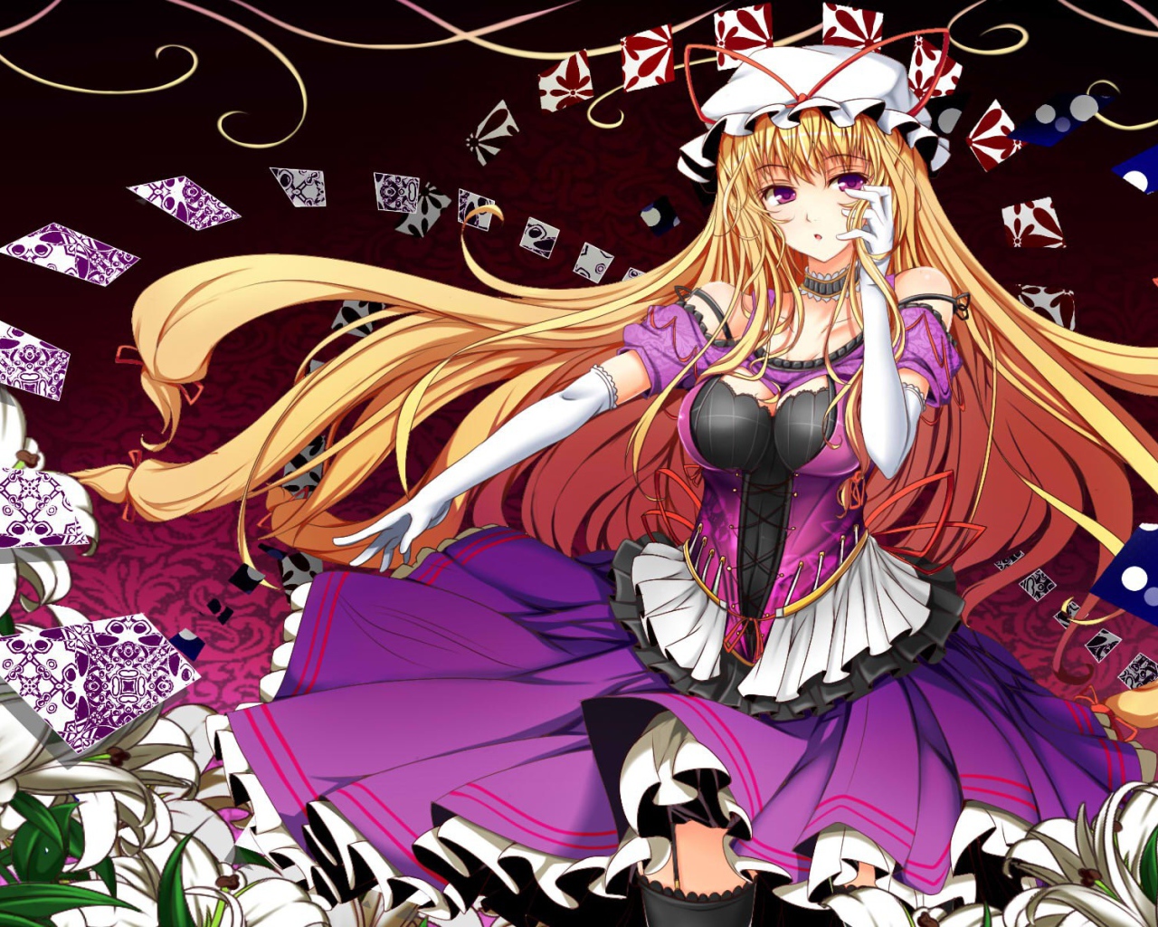 Девушка гадает на картах