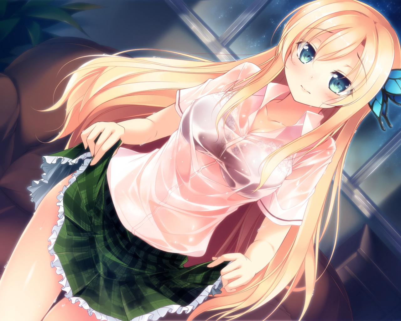 Девочка в мокрой одежде