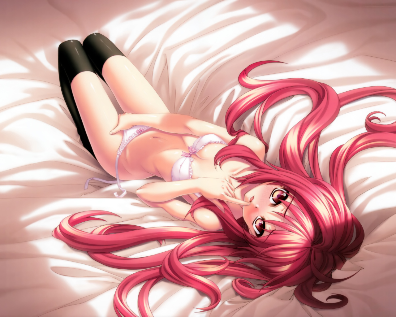 Девочка с розовыми волосами