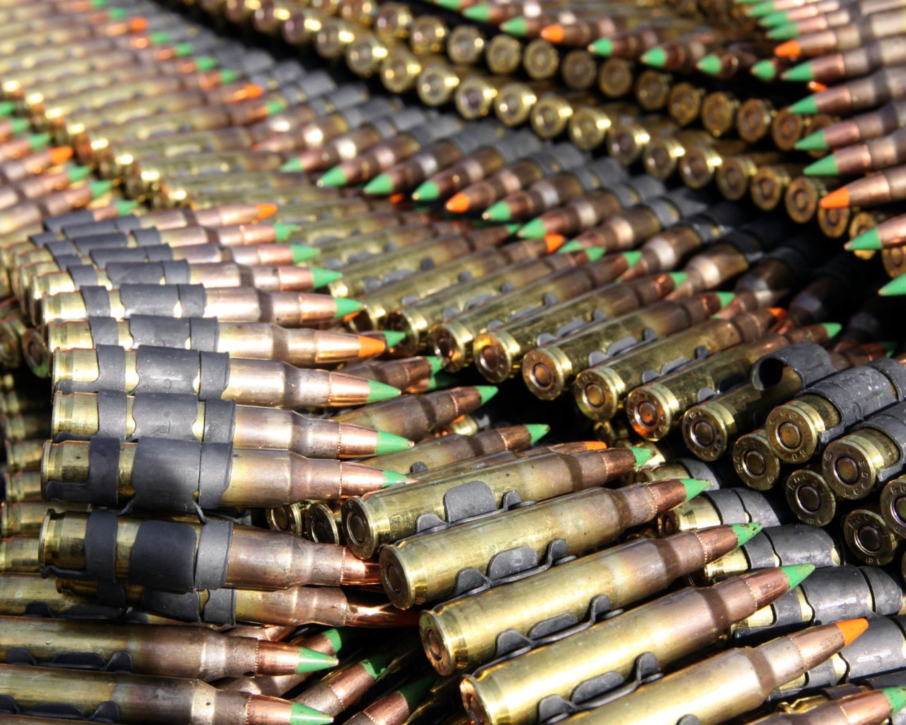 Пулеметные ленты с патронами