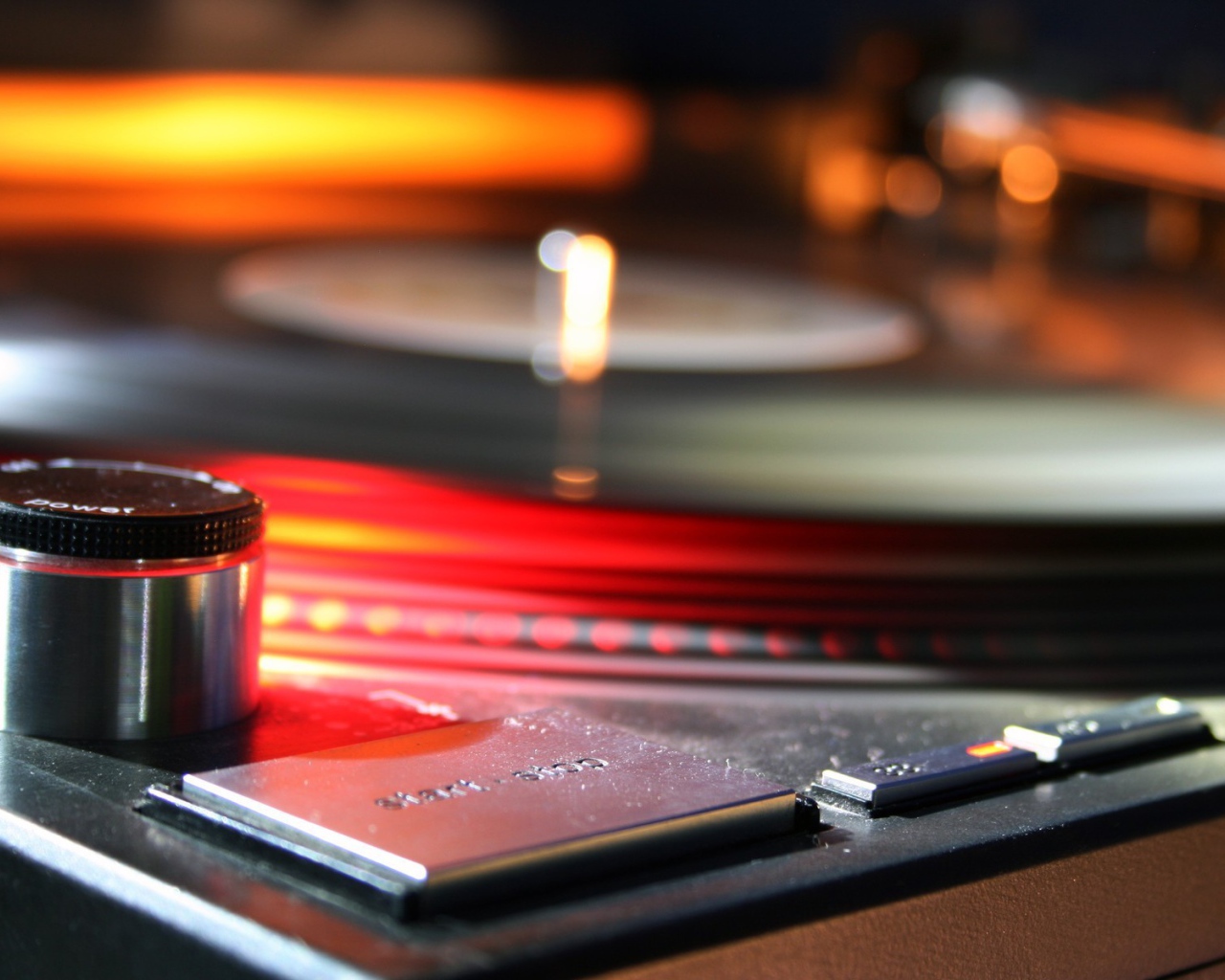 Проигрыватель виниловых пластинок