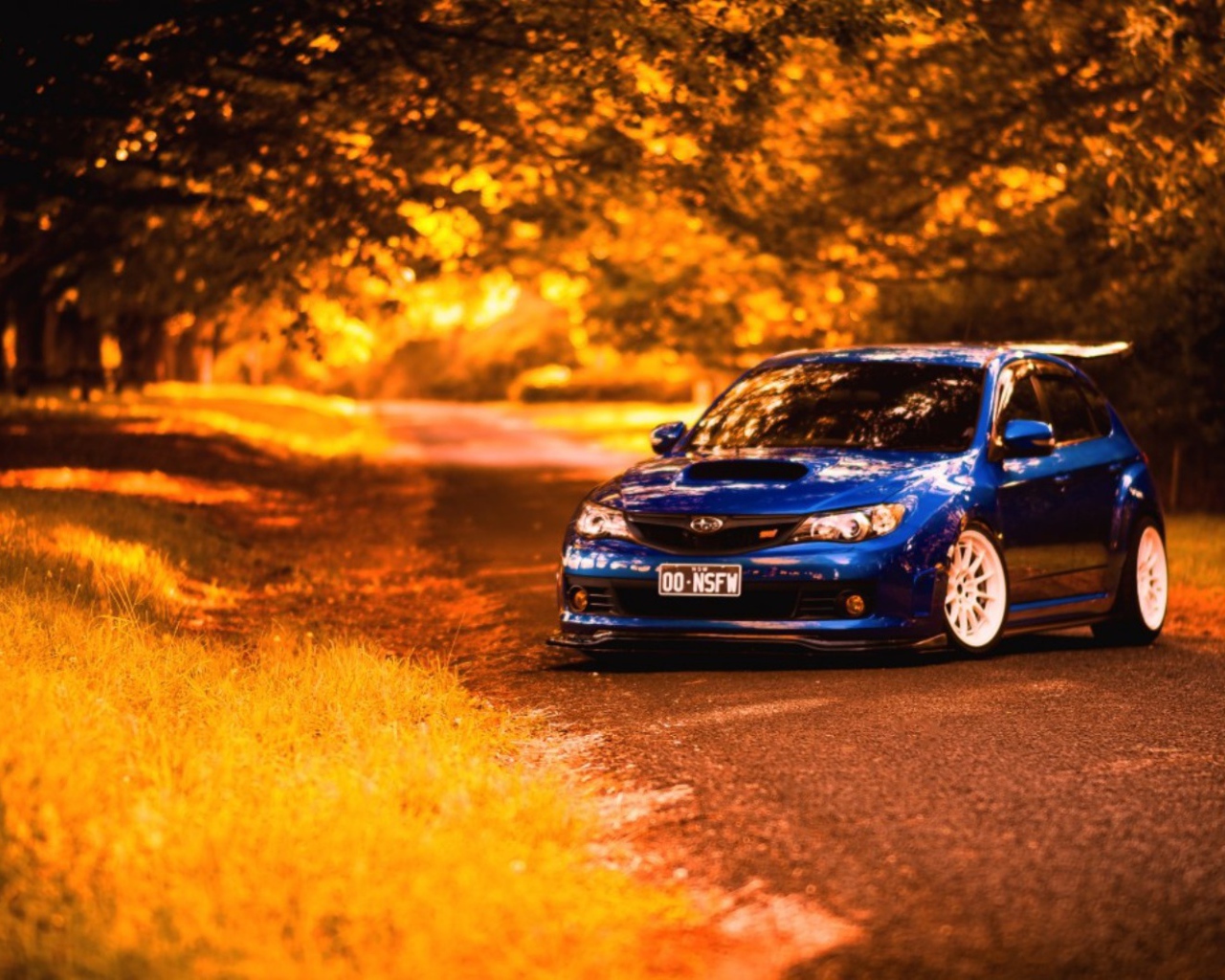 Синий Субару Импреза