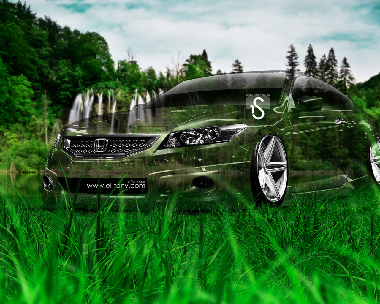 Honda Accord у водопада