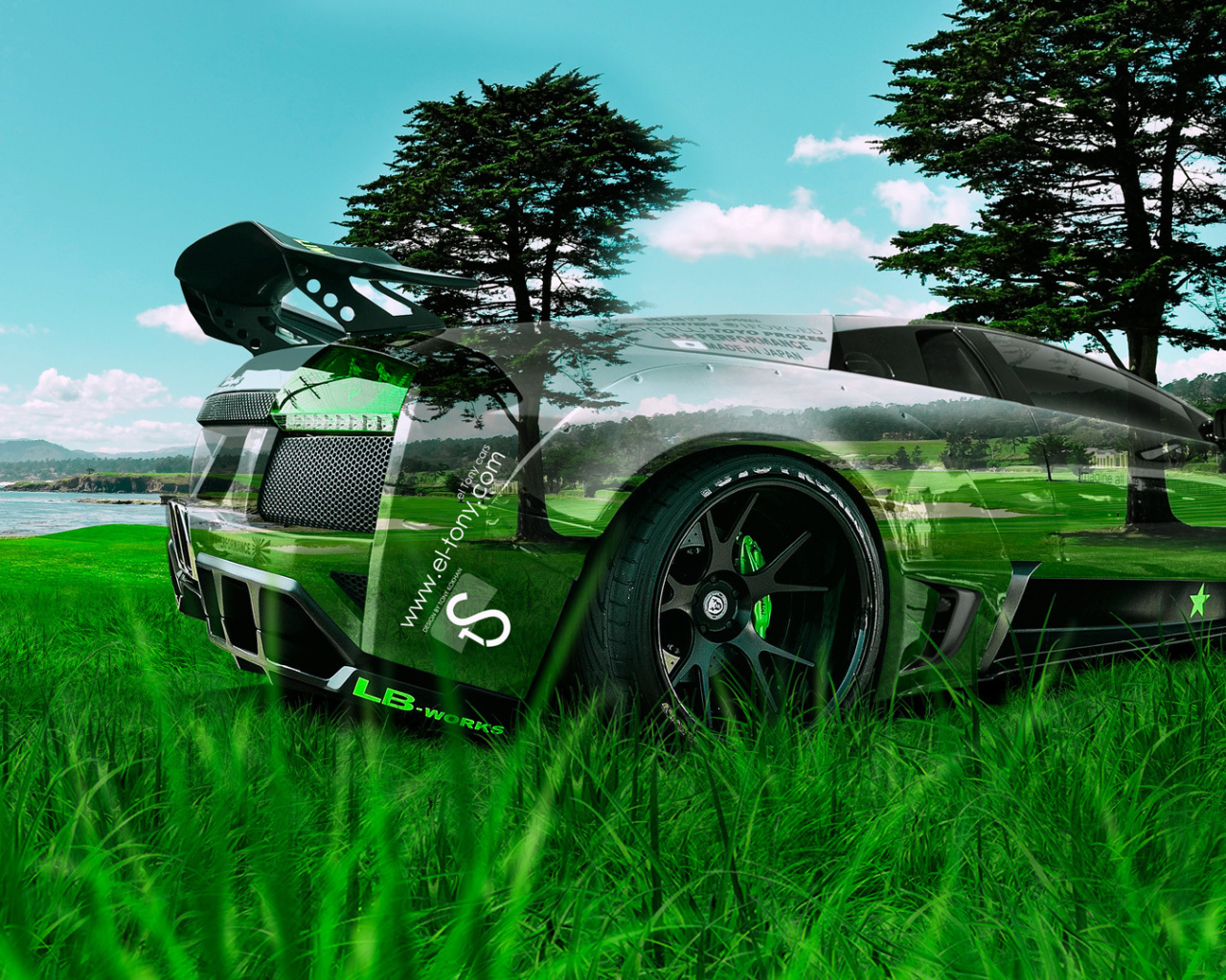 Lamborghini Murcielago в траве