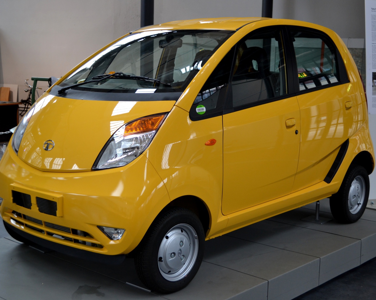 Надежная машина Tata Nano 2014