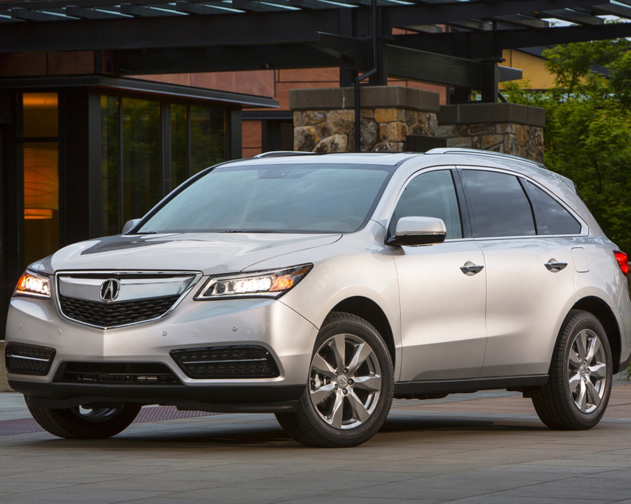 Красивый автомобиль Acura RDX 2014 в Москве