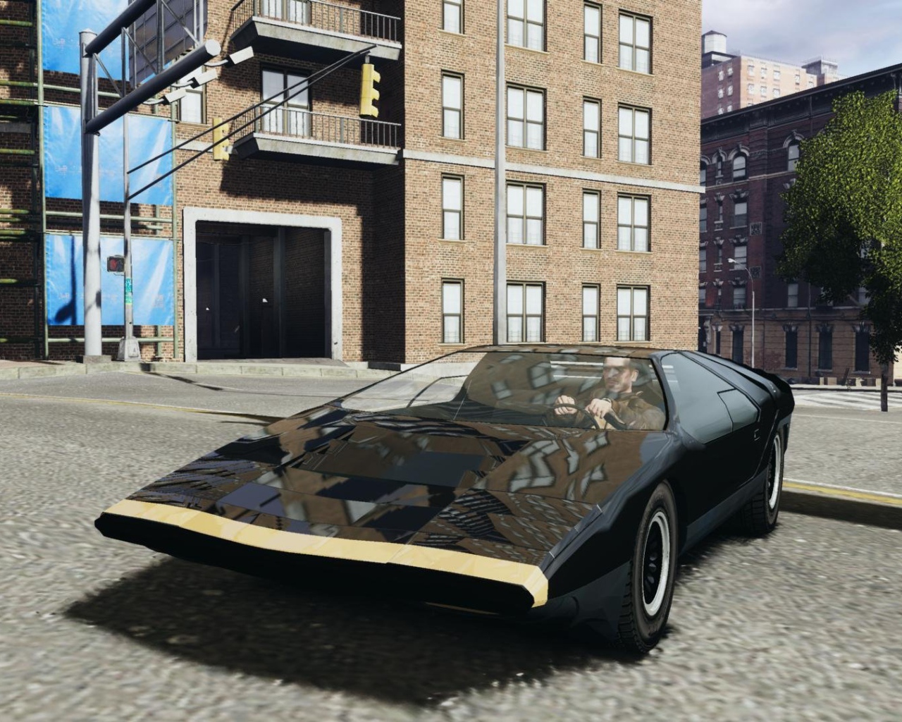 Автомобиль Alfa Romeo carabo на дороге