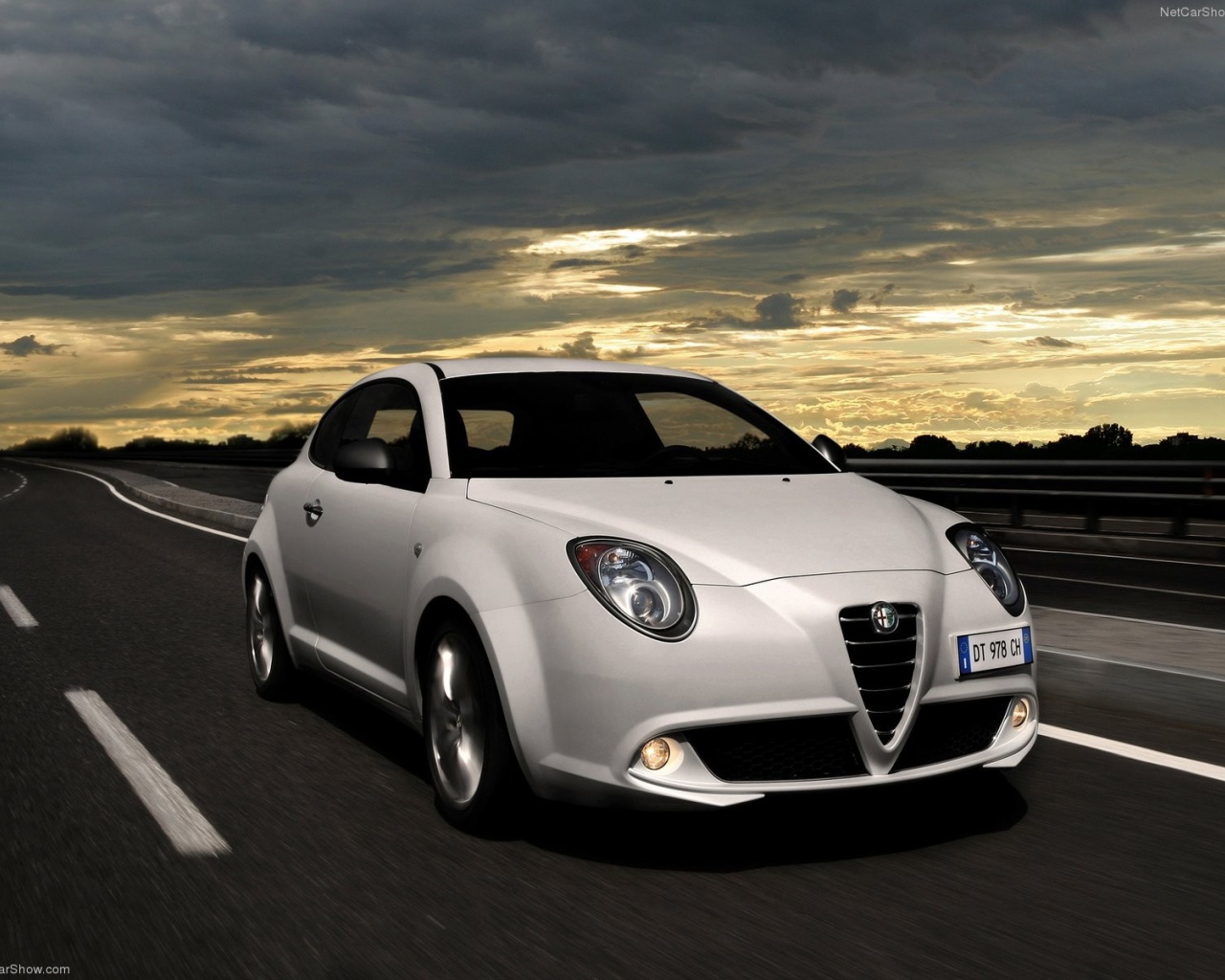 Альфа- Ромео на дороге