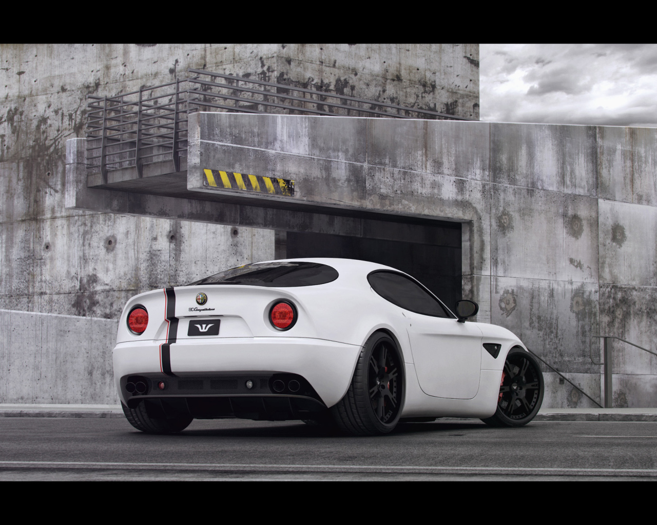 Красивый автомобиль Alfa Romeo 8c spider