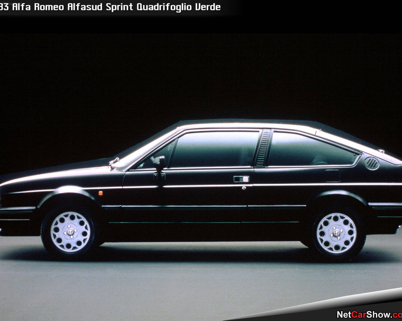 Красивый автомобиль Alfa Romeo alfasud в Москве