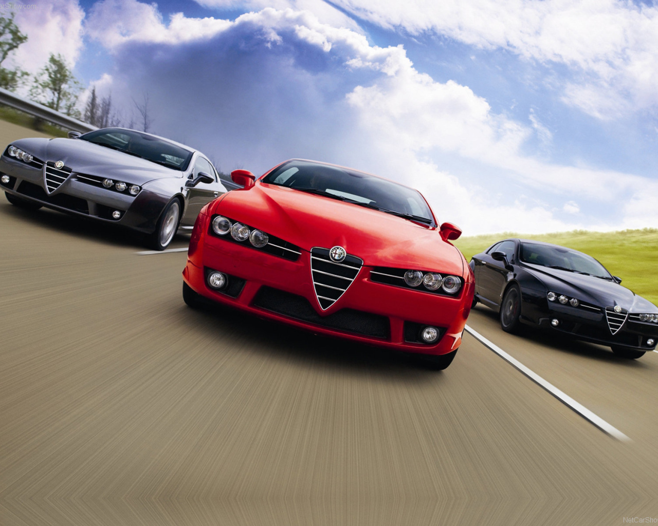 Красивый автомобиль Alfa Romeo brera