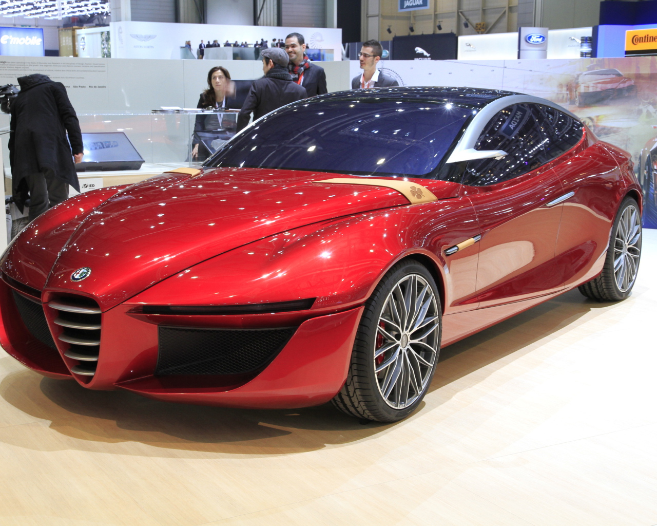 Красивый автомобиль Alfa Romeo gloria