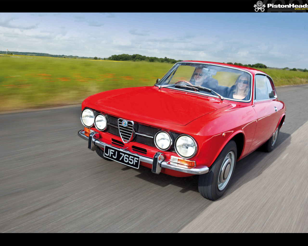 Автомобиль марки Alfa Romeo модели gtv