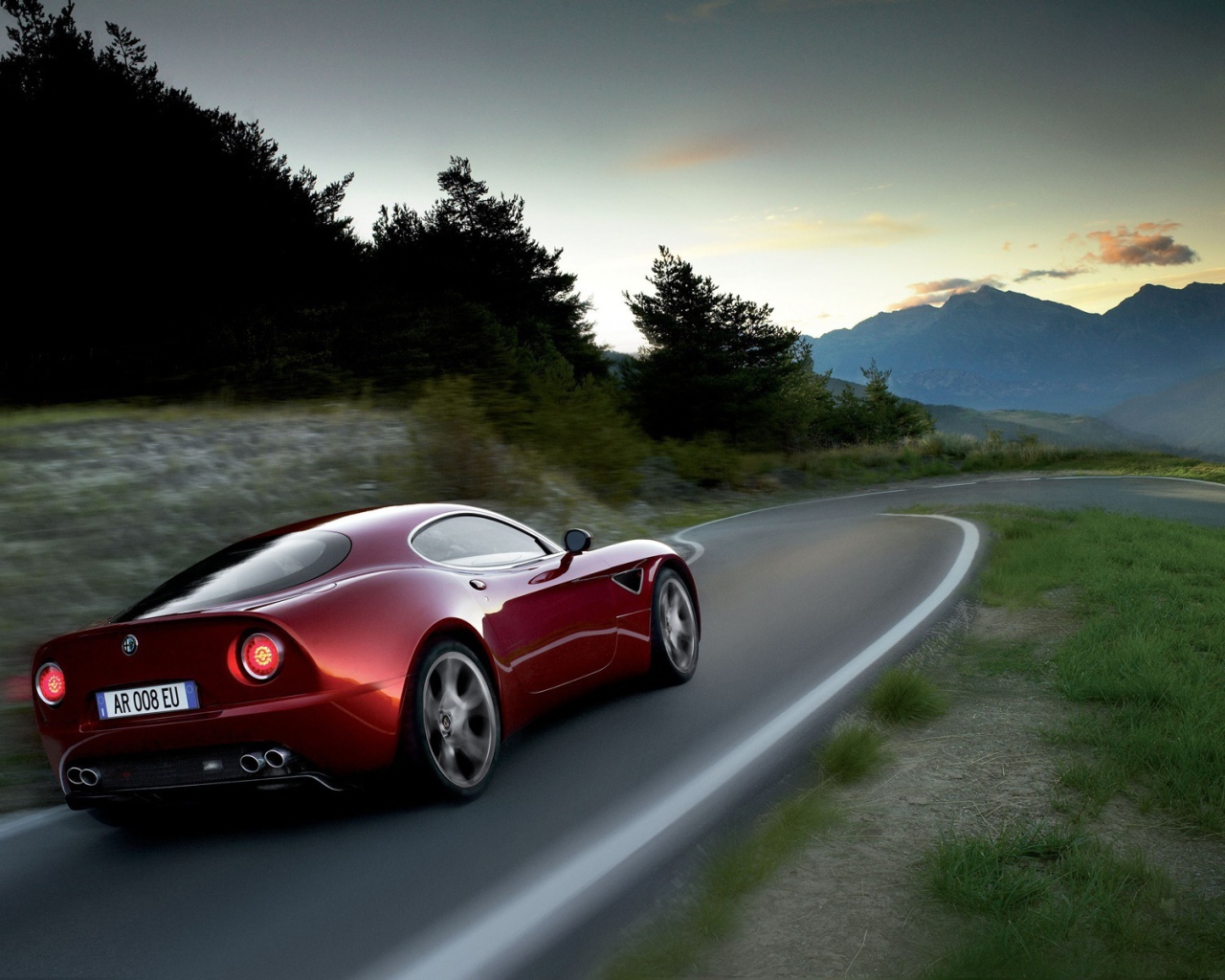 Дизайн автомобиля Alfa Romeo 8c competizione