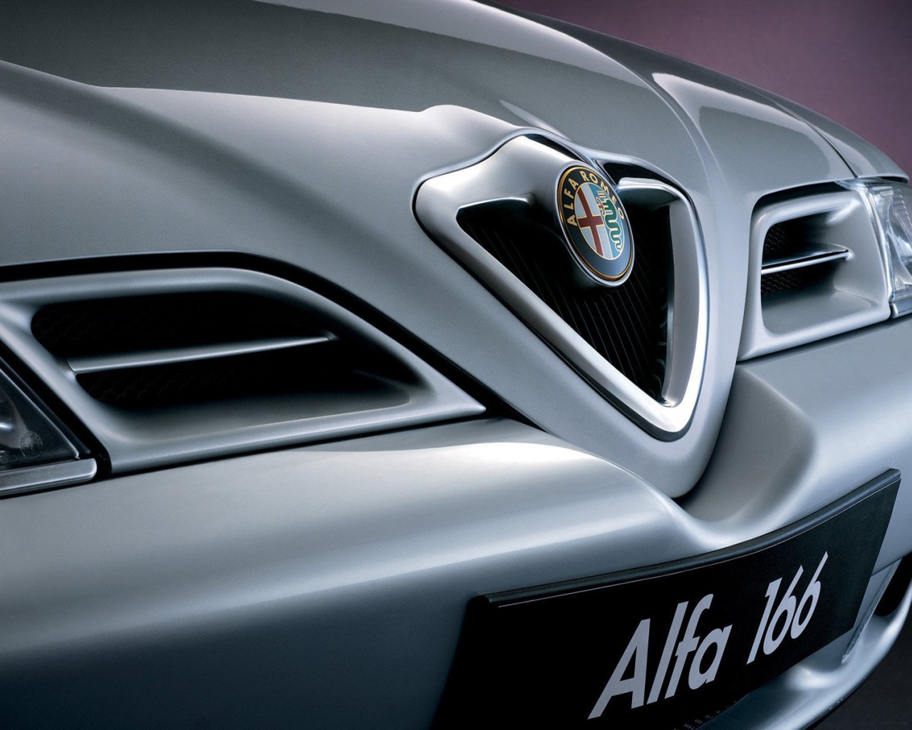Дизайн автомобиля Alfa Romeo 166