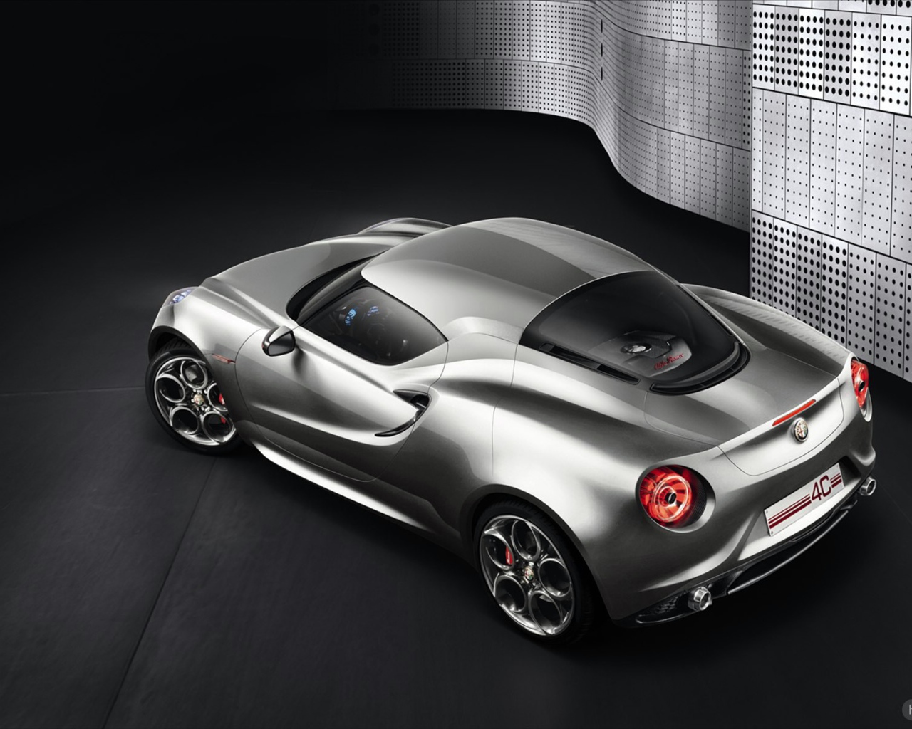 Надежный автомобиль Alfa Romeo 4c