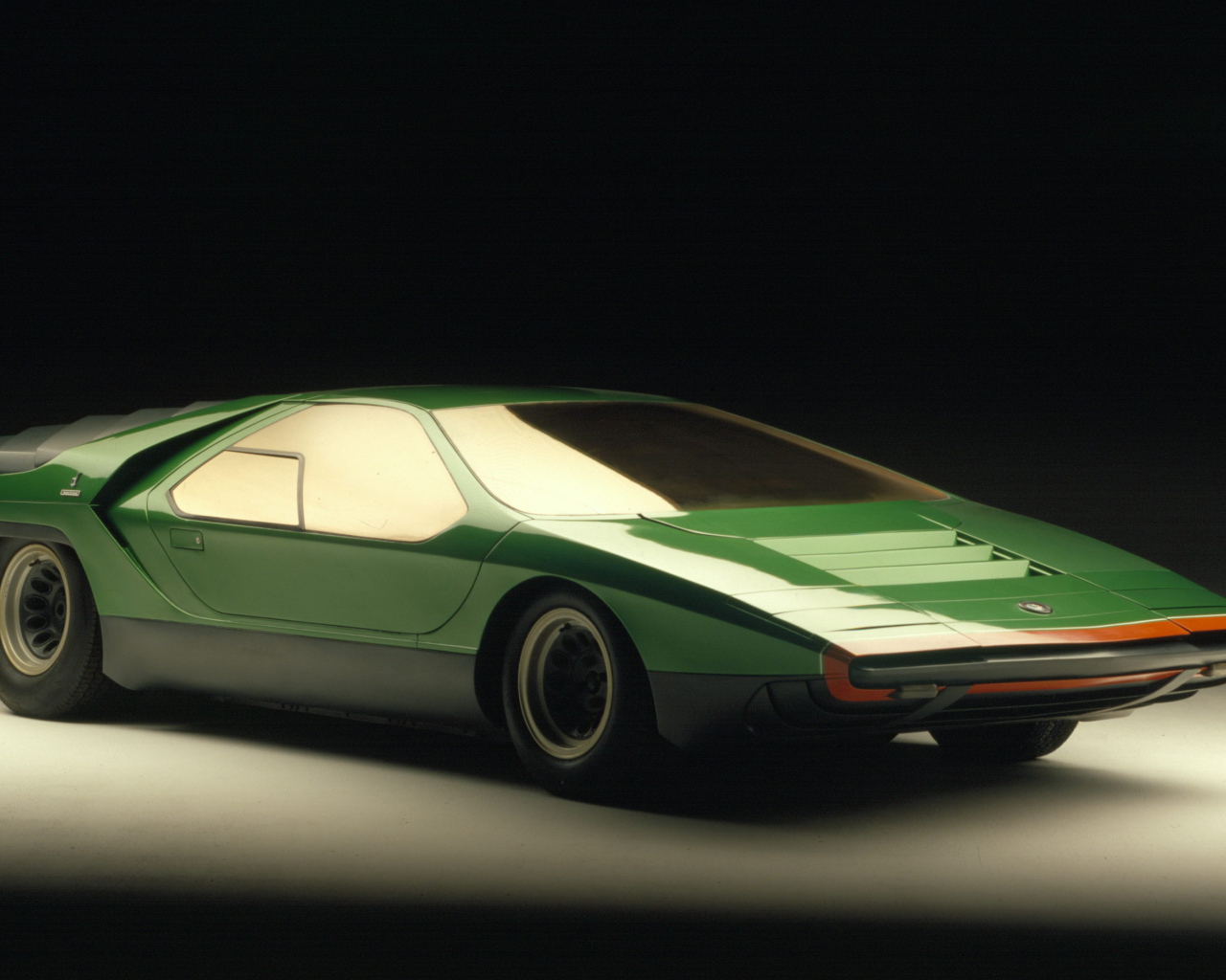 Надежный автомобиль Alfa Romeo carabo